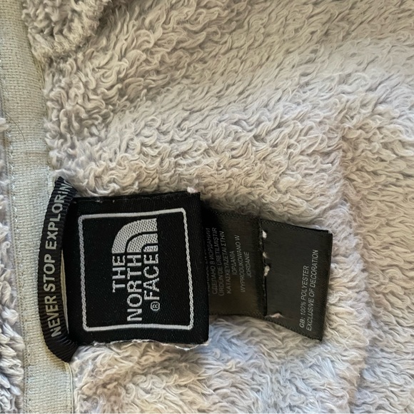 North face gray zip up fleece sweater small/petite pink ribbon edition. - Picture 6 of 8